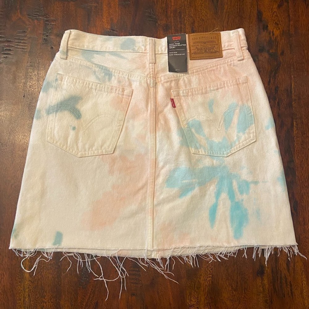 Levi’s premium high-rise deconstructed skirt Tie dye denim in size 29 (NWT) - Picture 2 of 6